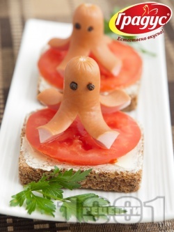 Детски сандвич Веселите октоподи с кренвирши - снимка на рецептата
